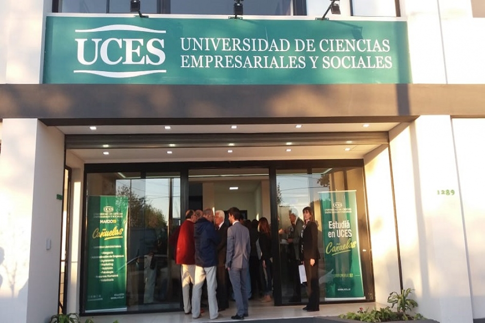 El ingreso de la nueva sede de la universidad en San Vicente y Antártida Argentina.