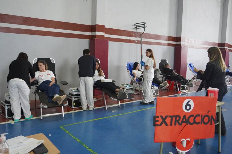 Alumnos del colegio IMEI organizaron una exitosa campaña de colecta de Sangre