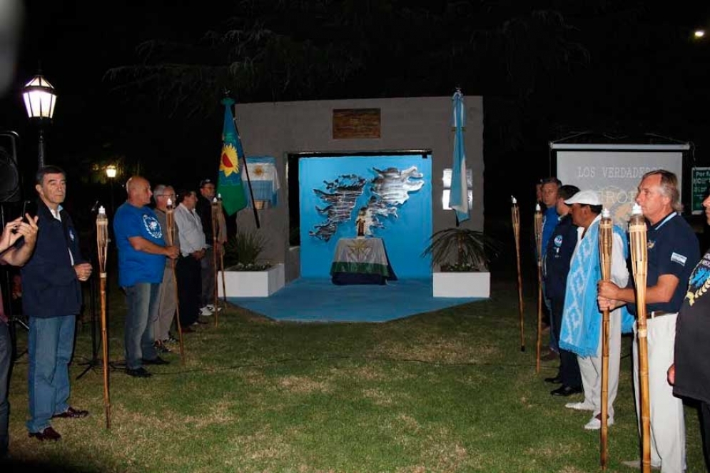 Homenaje a los combatientes de Malvinas en la plaza Belgrano
