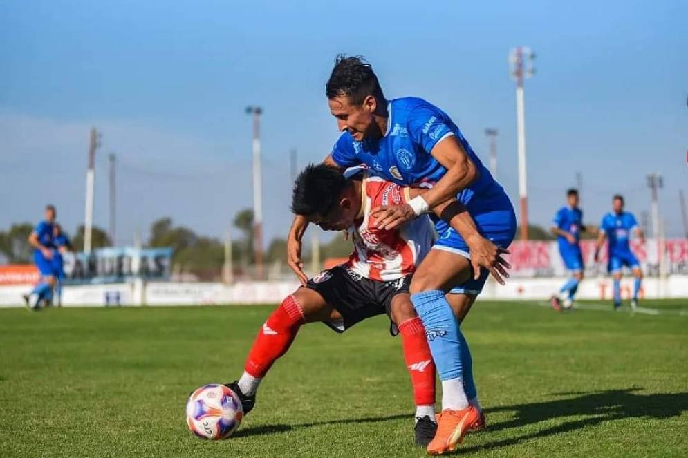 Castañeda aportó coraje para jugar. Ph: Prensa CFC.