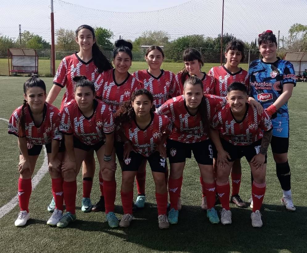 Se jugó en la cancha de cesped artificial.