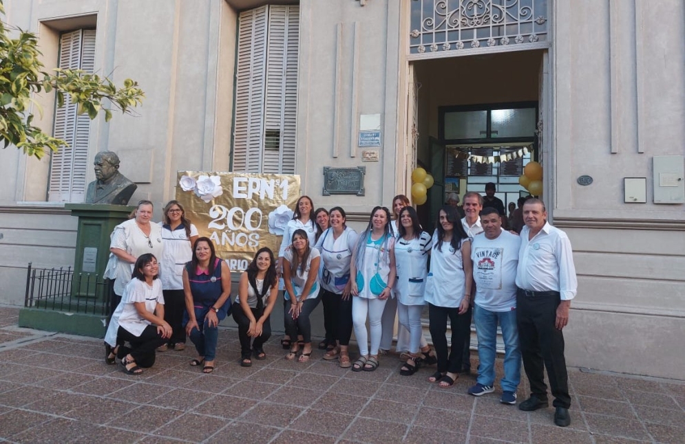 En el acto estuvieron presentes funcionarios municipales y consejeros escolares.