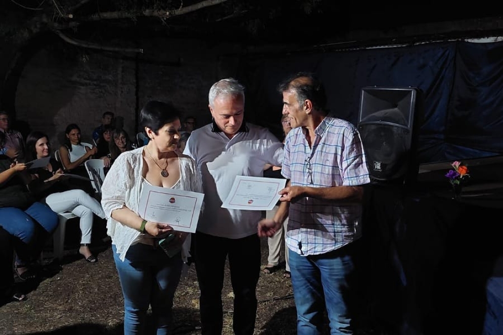 La concejal Claudia Pelereteguy, el ex intendente y senador, Ezequiel Rizzi y el presidente del comité local, Pérez Armari.