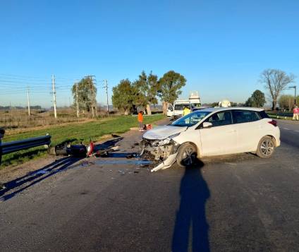 Un motociclista resultó herido tras chocar con un auto en el acceso a El Taladro