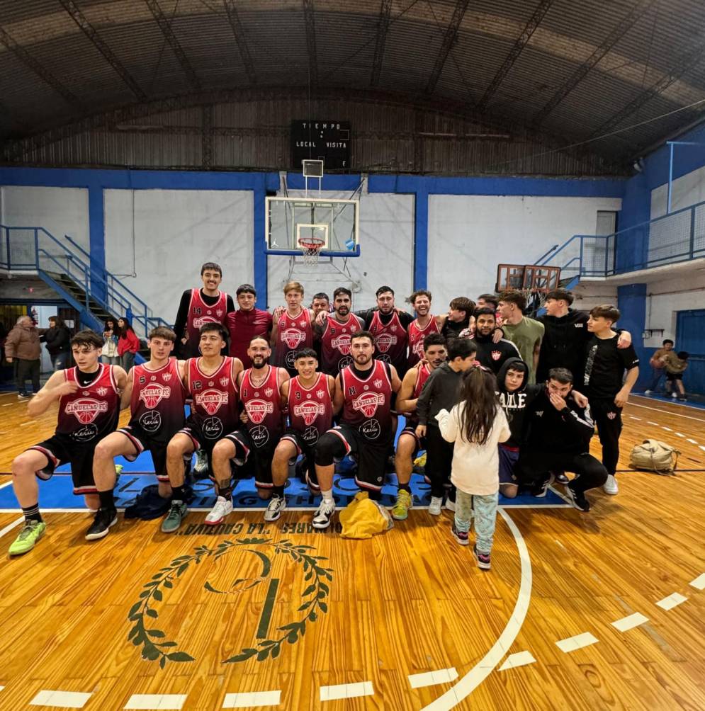 La formación que primereó en Ezeiza. El lunes vuelven a jugar ante Monte Grande, en casa.