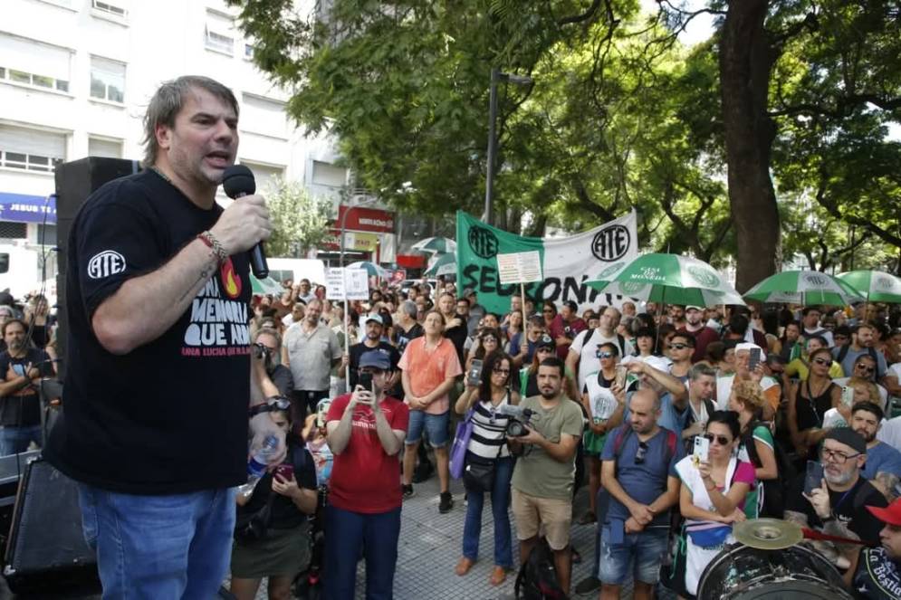 Daniel Catalano, titular de ATE Capital, en la jornada de protesta que impulso el gremio.