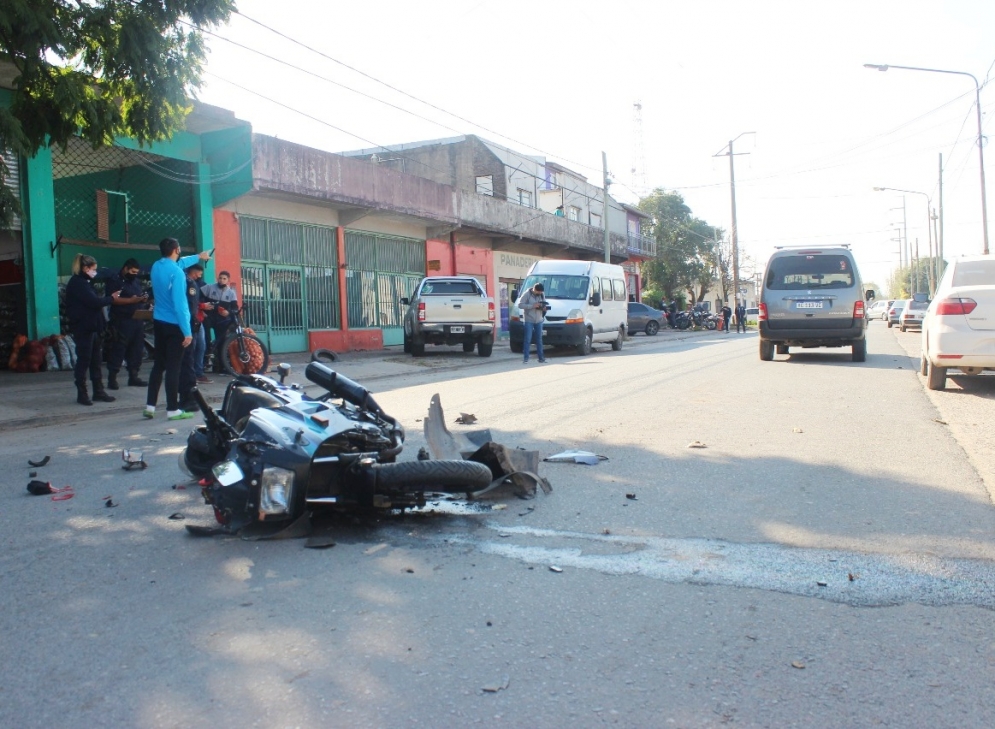 La Kawasaki caída en el asfalto. Sáenz Valiente ya había sido retirado en ambulancia.