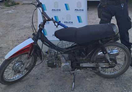 Un chico de 15 años fue detenido por manejar un “rompecabezas” de motos robadas