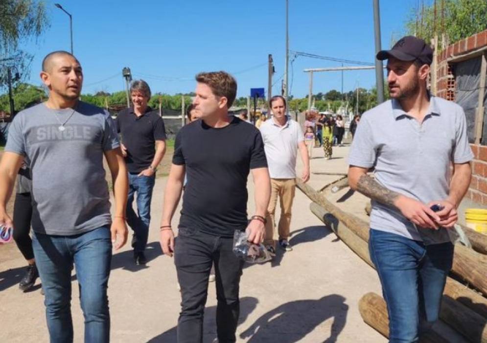 Luna, Campbell (también es miembro de Comisión Directiva de River Plate) y el senador provincial de Juntos Walter Lanaro en una recorrida.