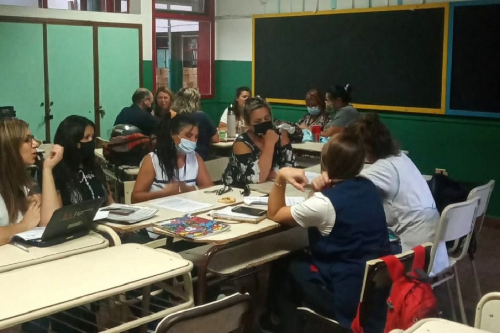 Docentes de la escuela para adultos.