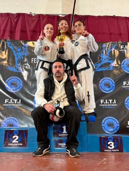 Taekwondo: la Escuela Federal de La Garita y Villa Adriana se consagró en Quilmes