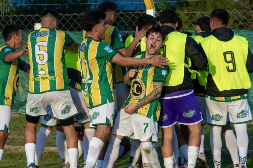 Uribelarrea le quitó el invicto al puntero