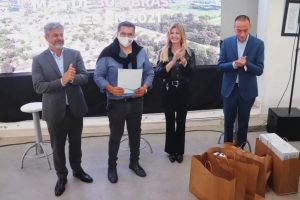 Marisa Fassi, Gustavo Arrieta y Rodrigo Álvarez en la firma del convenio. 