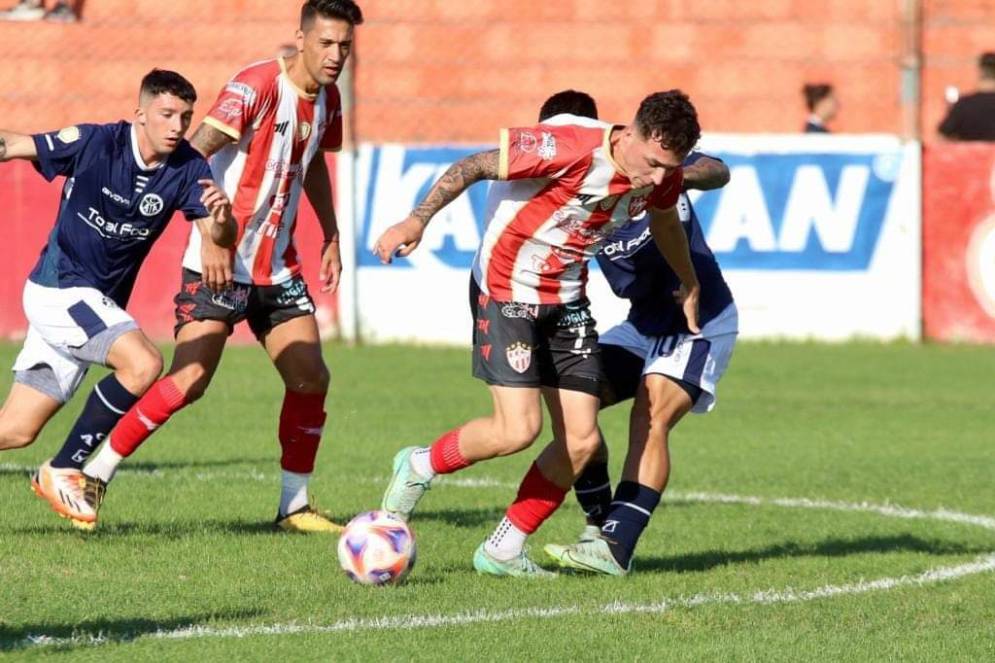 Nahuel Guerrero marcó la zona derecha.