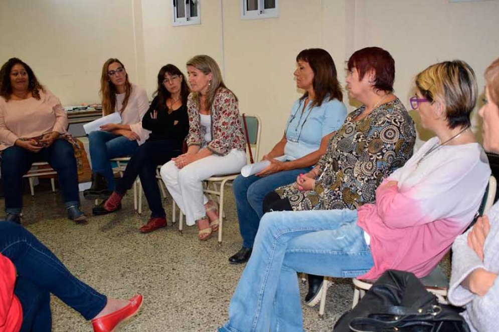 Debaten sobre el rol de la mujer e inician la feria &quot;Mujeres Emprendedoras&quot;