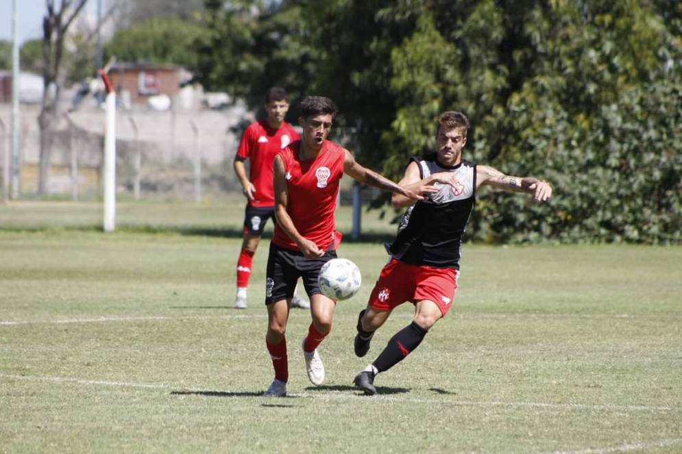 Bautista Hernández, en uno de los segmentos del amistoso. Ph: prensa Huracán.