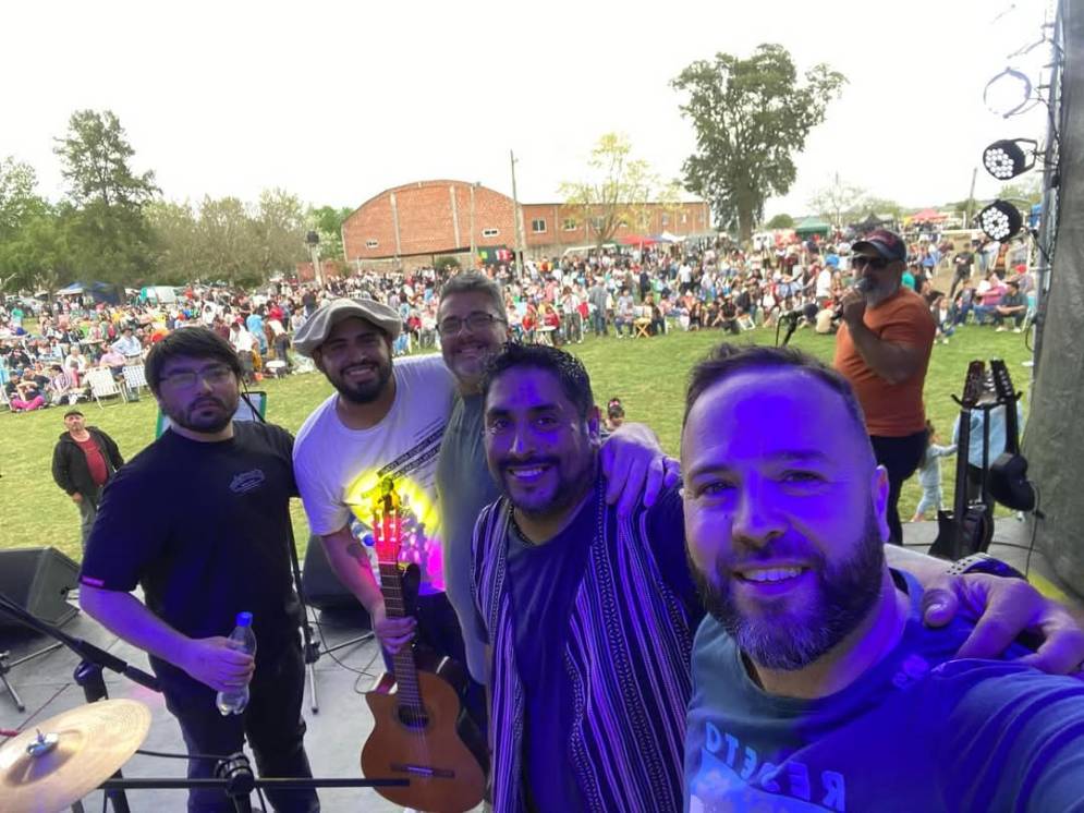 El cuarto integrante del grupo es Lautaro Ortega, en percusión.