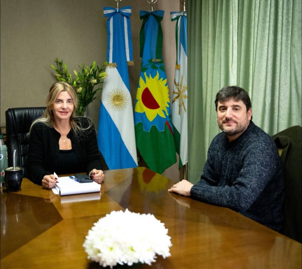 La intendenta recibió a Rizzi en su despacho.