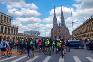 Multitudinaria bicicleteada a Luján