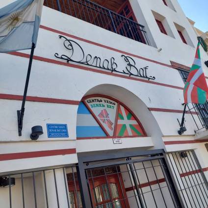 El Centro Vasco de Cañuelas festeja los 65 años a pura música