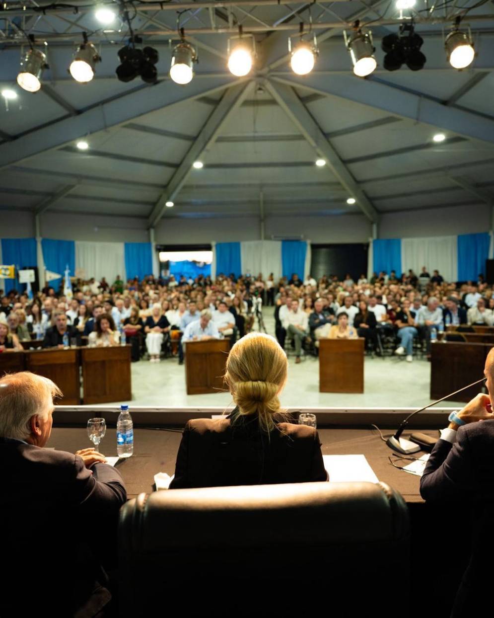 Exponiendo ante un auditorio completo.