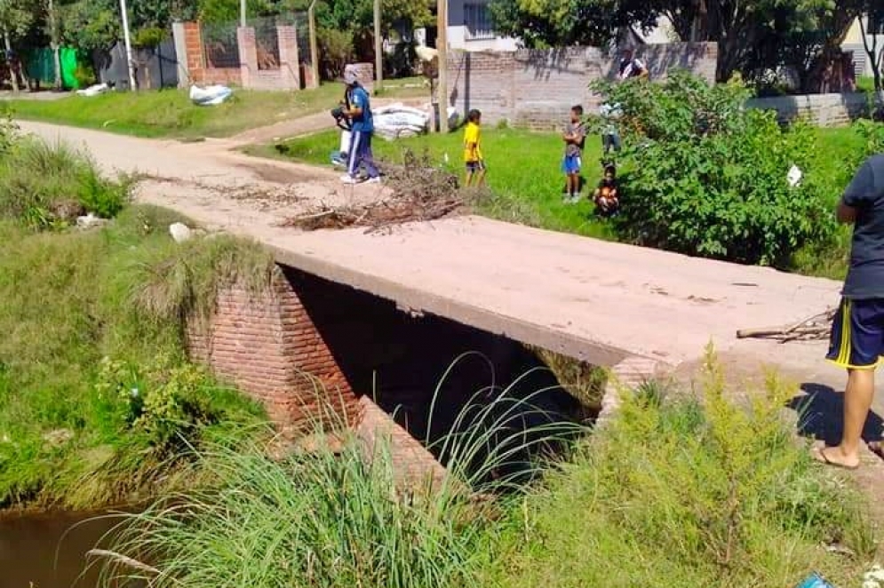 Los vecinos están preocupados por un posible derrumbe total.