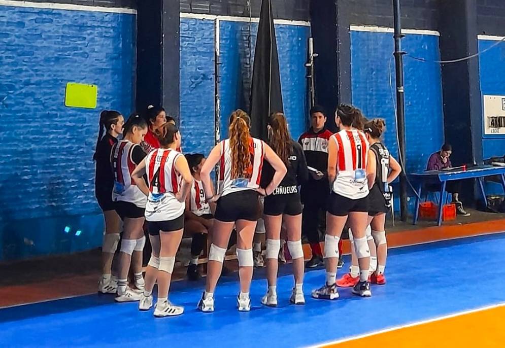 Las &quot;rojas&quot; se vieron superadas por Indios. (FOTO: archivo @cfcvoley)