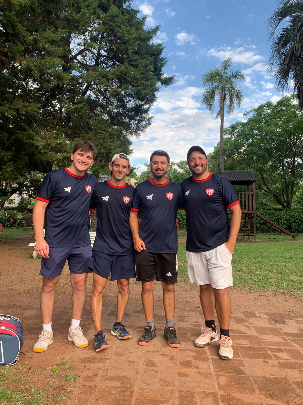 La formación que logró el ascenso el sábado. Isnaldi, Sejas, Rivas y Chalcoff