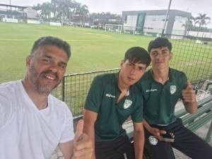 Ojeda y Gómez en el predio de Machala.