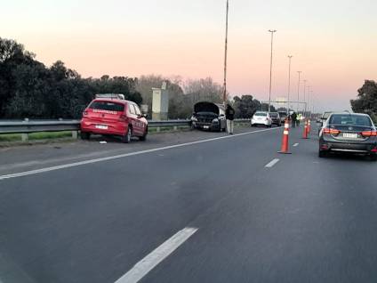 Piratas del asfalto provocaron un accidente y robaron un camión con cigarrillos
