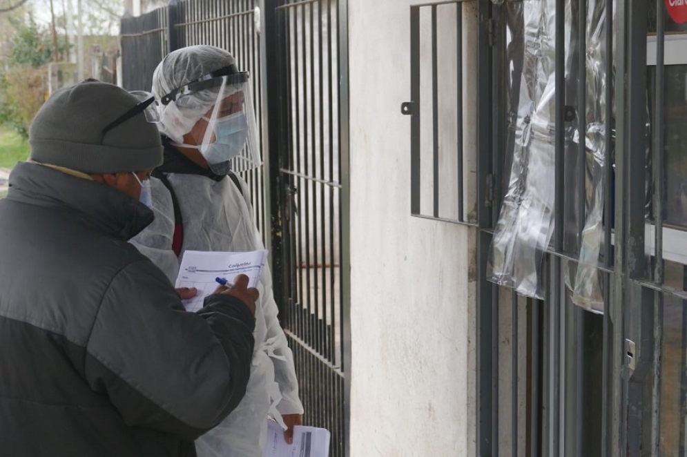 Los agentes del programa visitan casa por casa. 