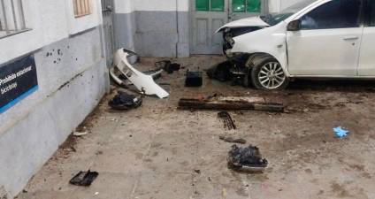 Siguió de largo y chocó contra la estación de trenes