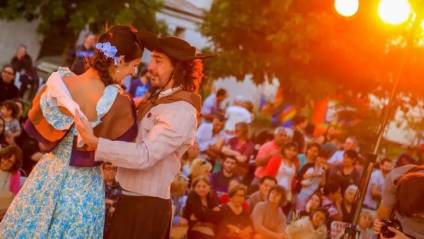 Una noche de folklore para ayudar a la Escuela 501