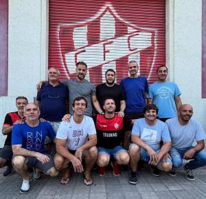 Arrieta se apoya en Arévalo (arriba izq.), uno de los principales apuntados por el desmanejo de la situación.