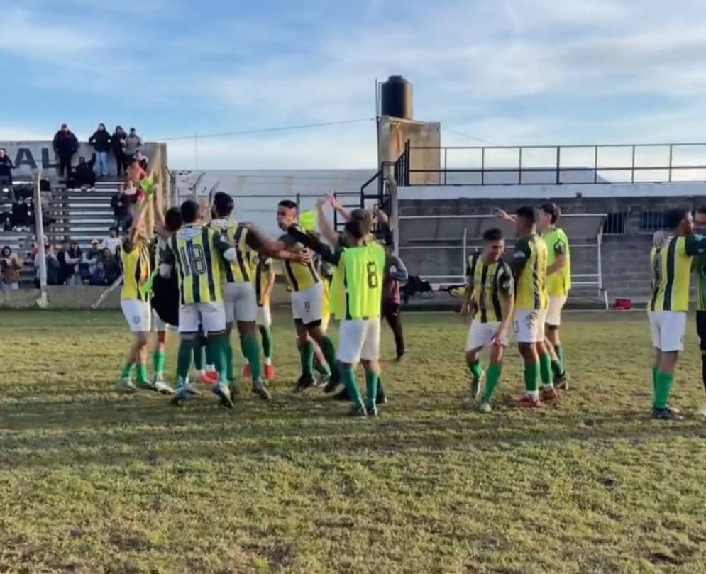 El &quot;Furgón&quot; avanzó a semis. (Captura de Prensa Uribelarrea FC).