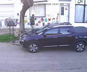 El ladr&oacute;n captado por las c&aacute;maras. (Captura de video). 