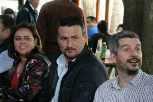 Santiago Mac Goey (centro) junto a Natalia Blasco y el jefe de Gabinete nacional, Marcos Peña.