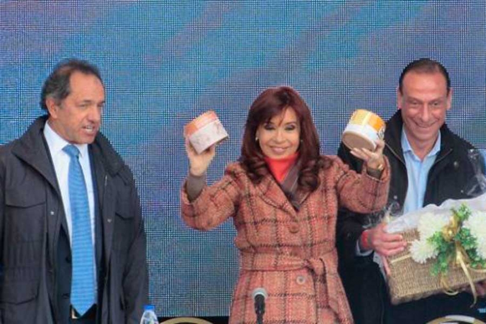 Arrieta con CFK y Scioli en 2015, en la inauguración de la Ruta 6 en el Parque Industrial.