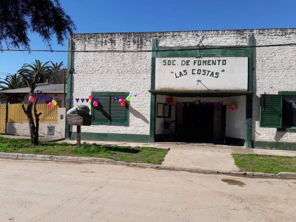 La fachada de la sede en uno de sus últimos eventos.