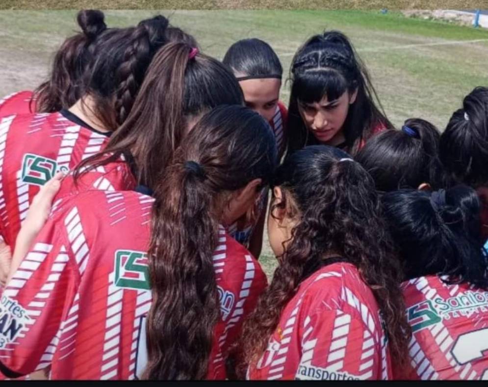 Con 11 jugadoras y una arquera suplente, CFC se plantó contra Italiano. / FOTO: Instagram @femeninocfc