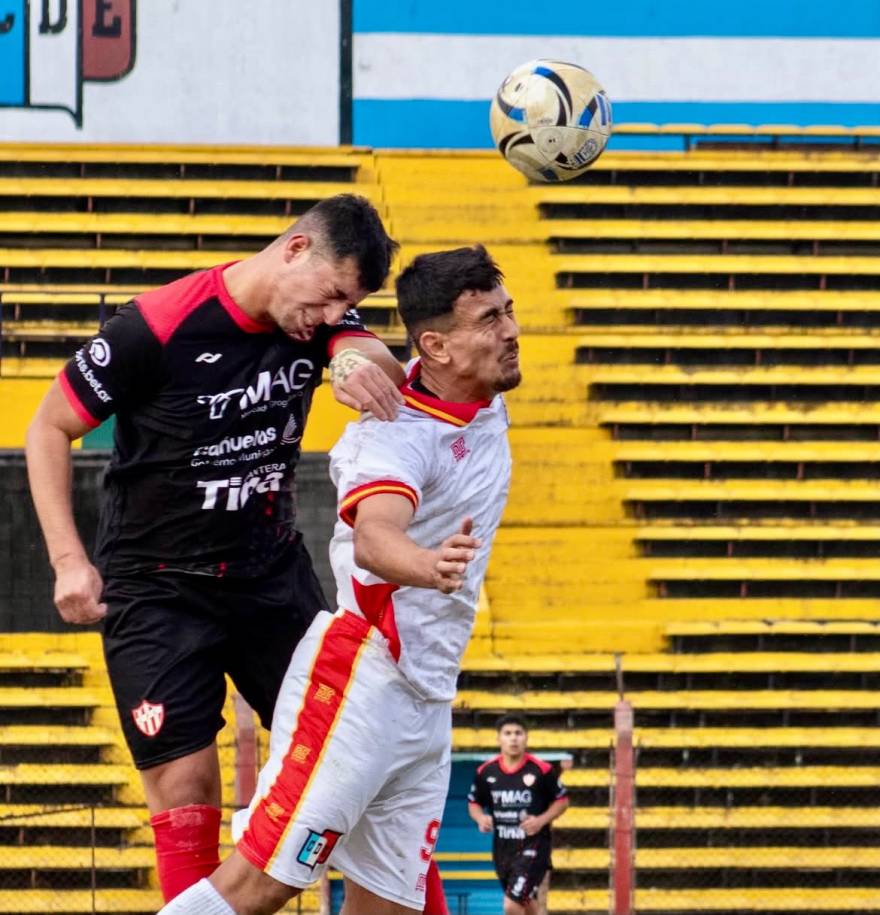 Cañuelas consiguió un triunfo histórico ante Deportivo Español y volvió a la punta